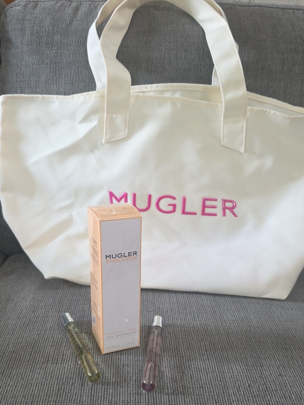 Mugler Starlicious Cream Tote with Pink Logo and 3-Piece Mist Set, All New.